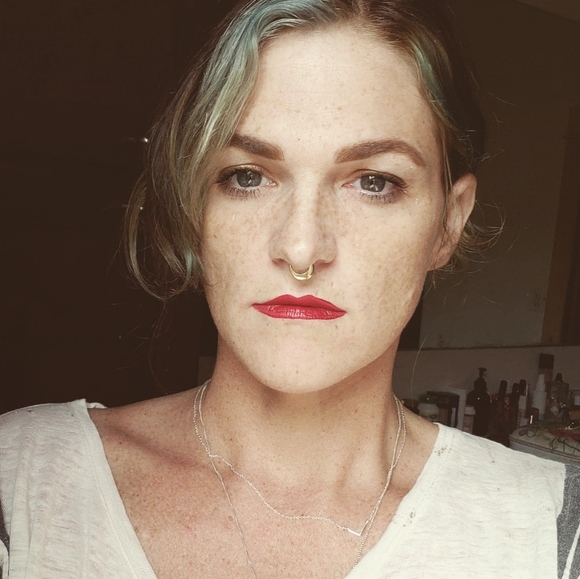 Meet your Posher, Jennifer - Picture 2 of 3